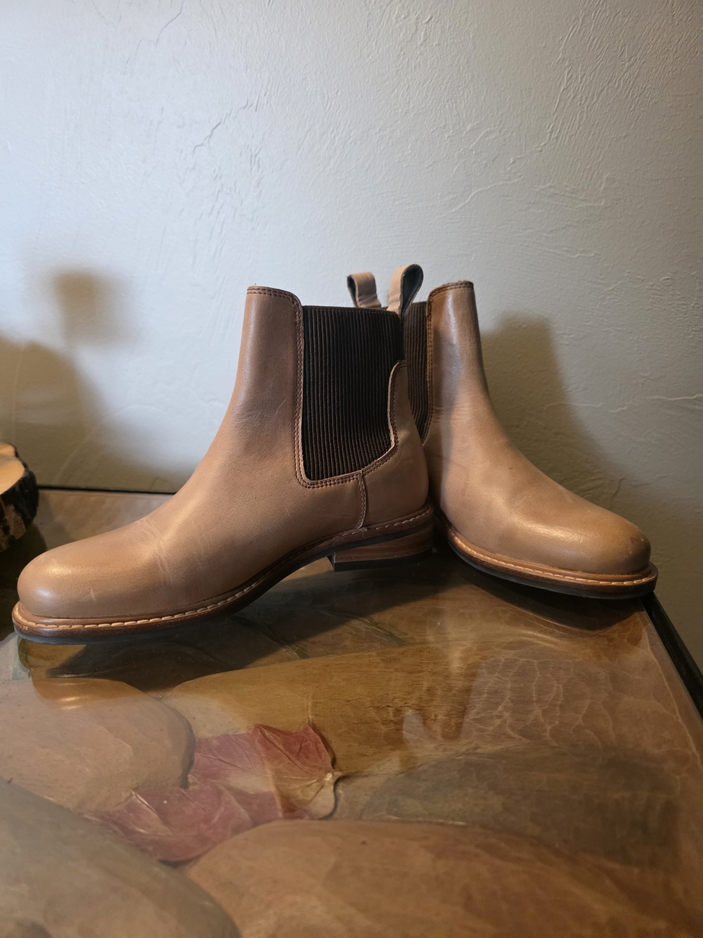 Nisolo Women's Chelsea Ankle Boots in Tan Brown